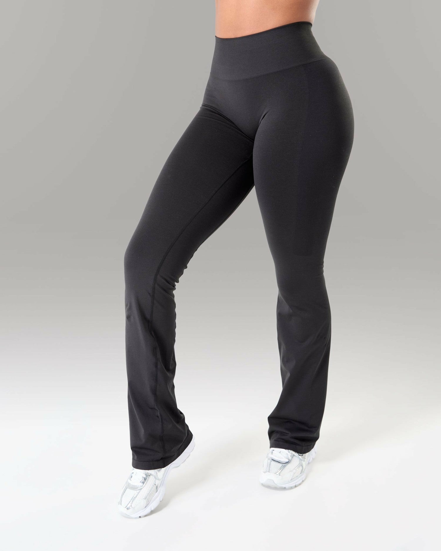 Amplify Ultra-High Rise Flared Pant Long - Black | Alphalete