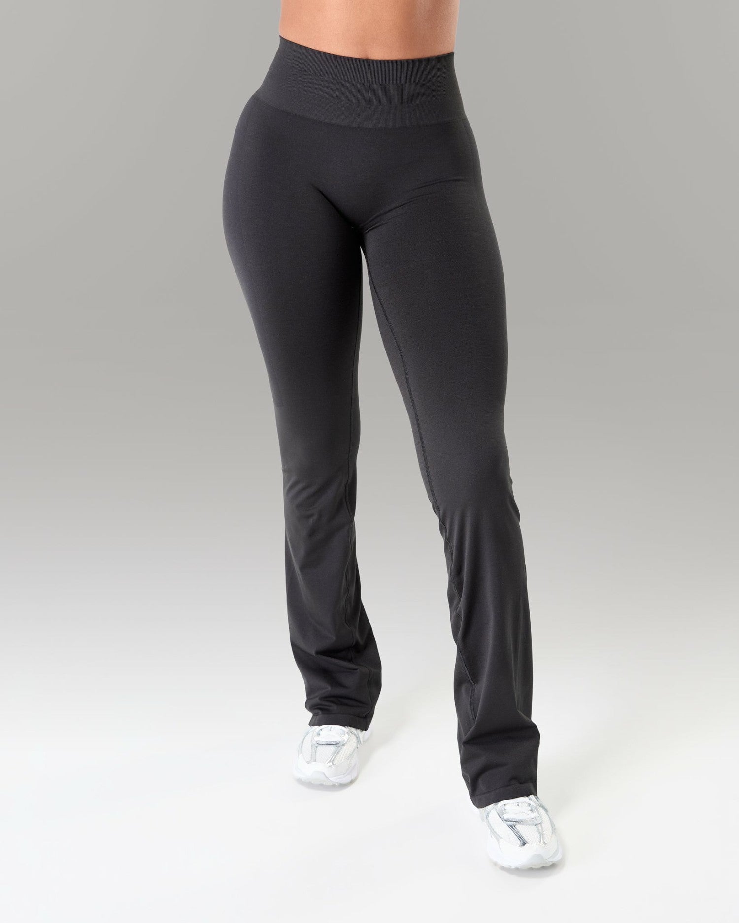 Amplify Ultra-High Rise Flared Pant Long - Black | Alphalete
