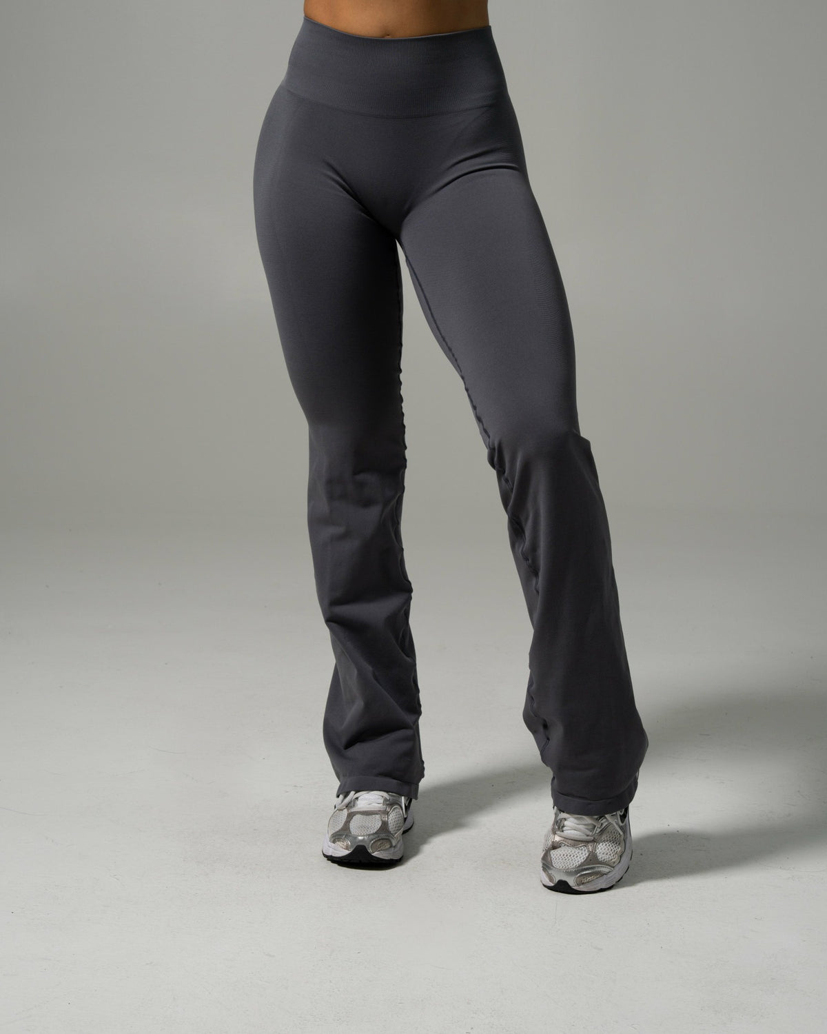 Pump Mid Rise Flared Pant - Thunderstorm | Alphalete