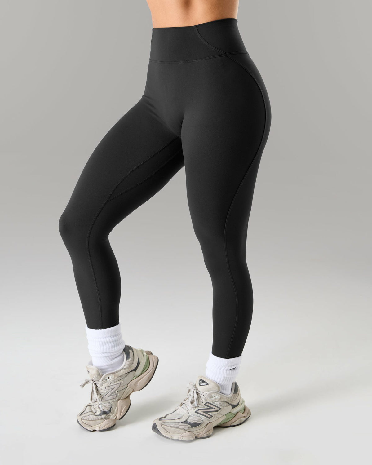 Aura Ultra-High Rise Legging - Onyx | Alphalete