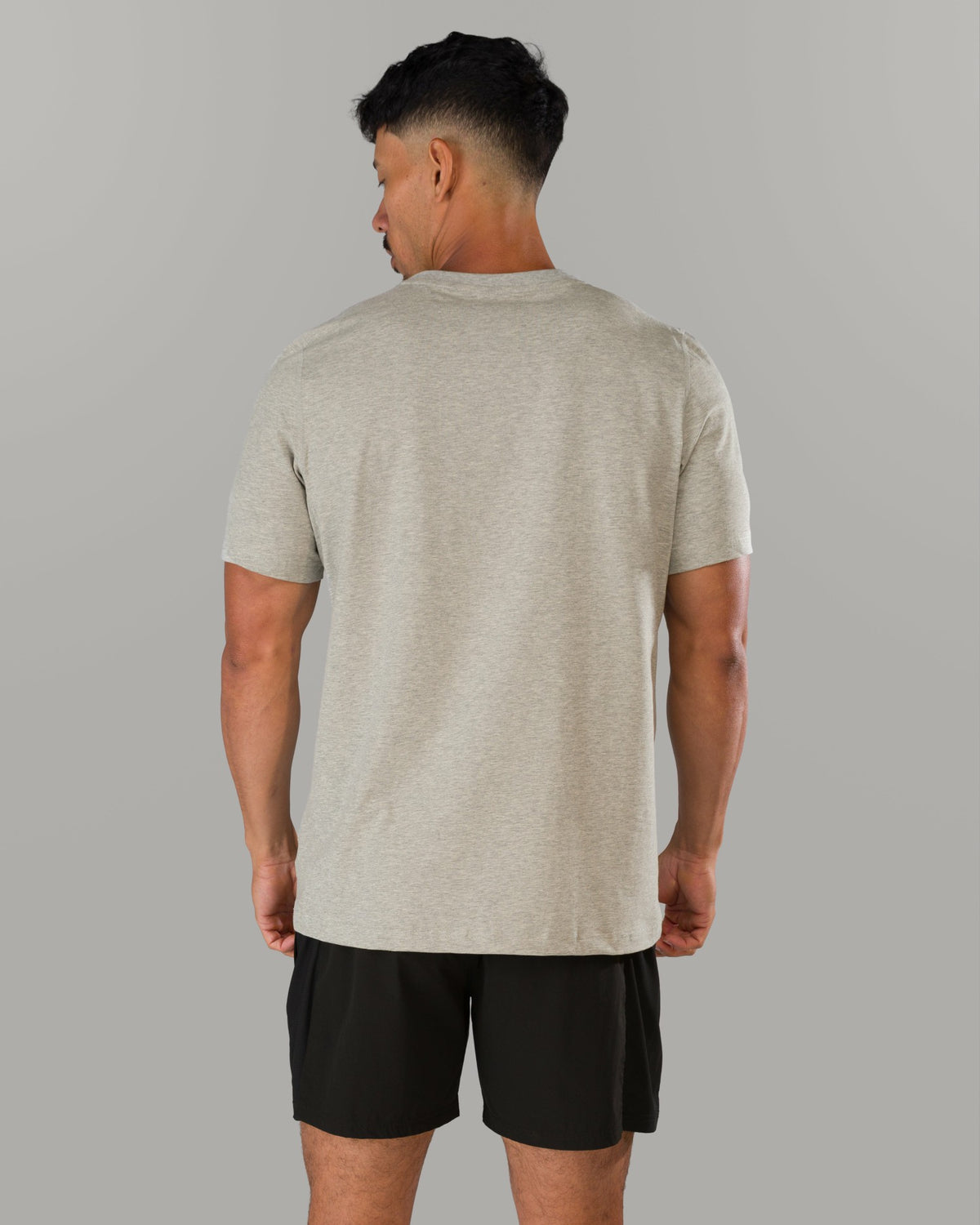 Momentum Tee - City Dust - Mens Workout Tee | Alphalete