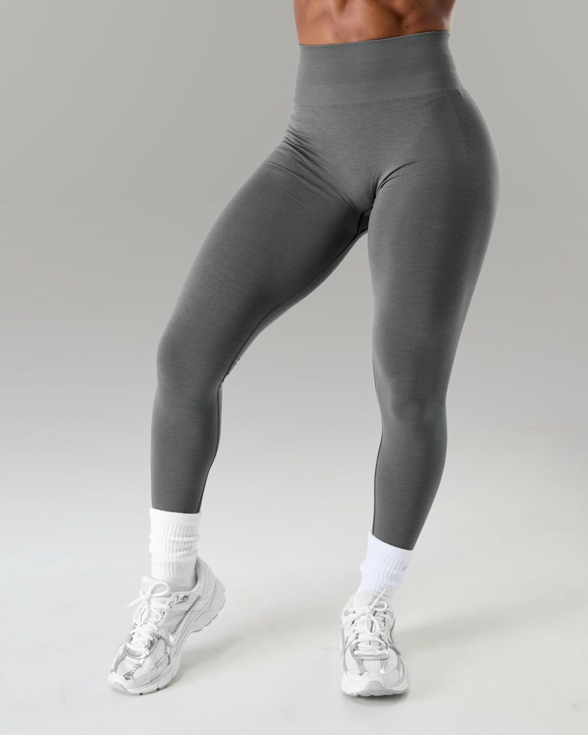 Amplify Ultra-High Rise Legging - Smoke | Alphalete