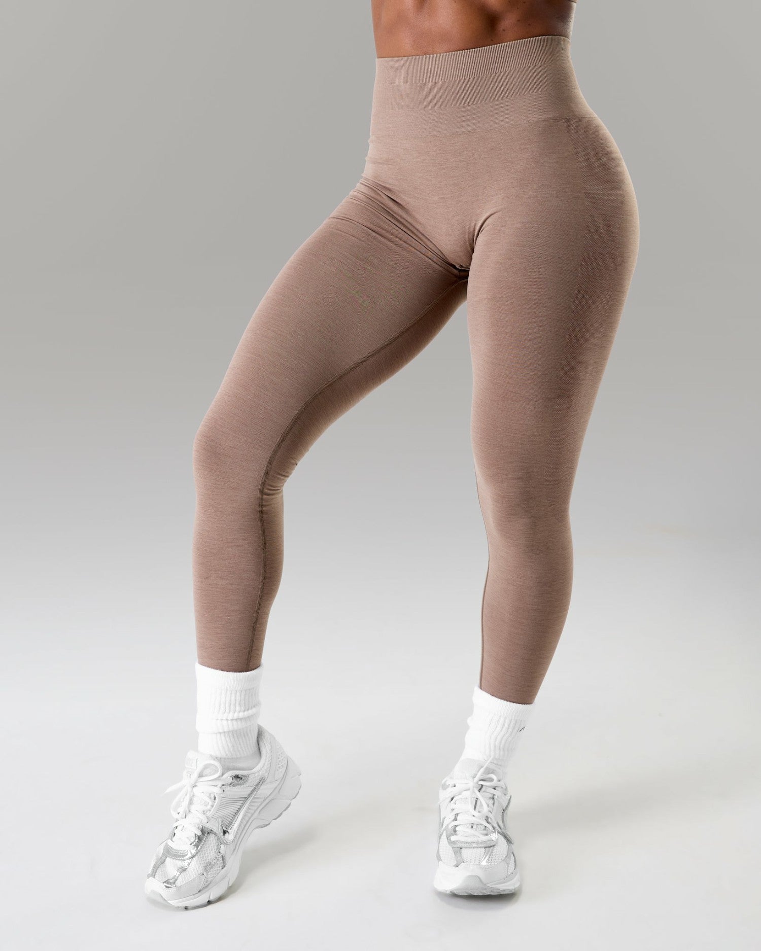Amplify Ultra-High Rise Legging - Mocha | Alphalete