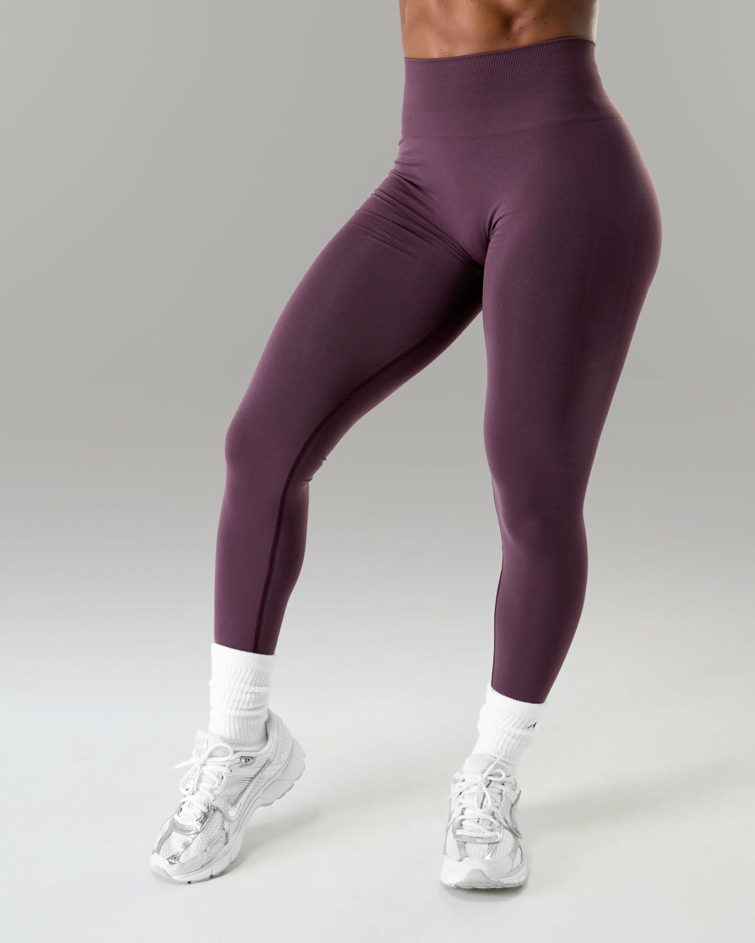 Amplify Ultra-High Rise Legging - Black Garnet | Alphalete