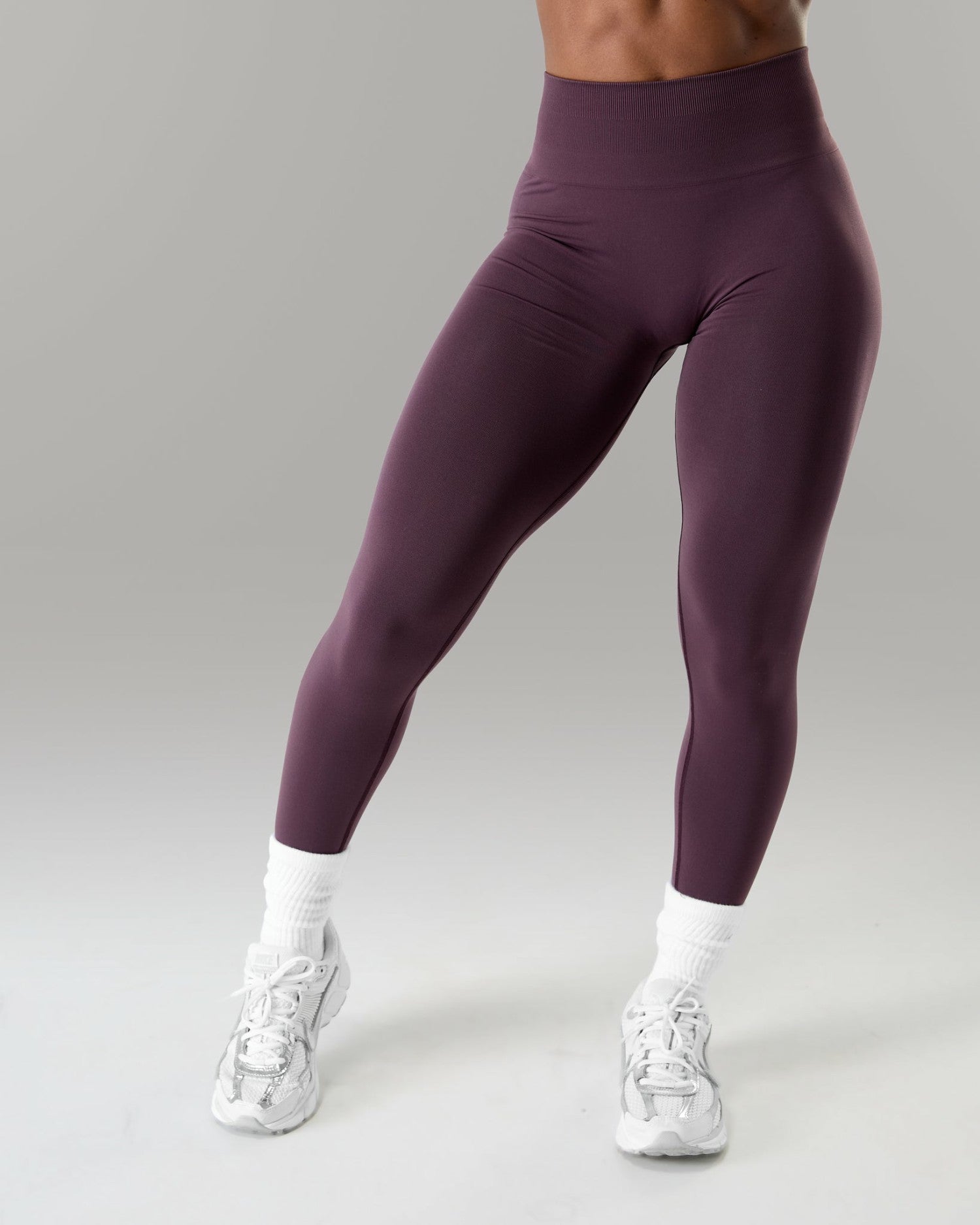 Amplify Ultra-High Rise Legging - Black Garnet | Alphalete